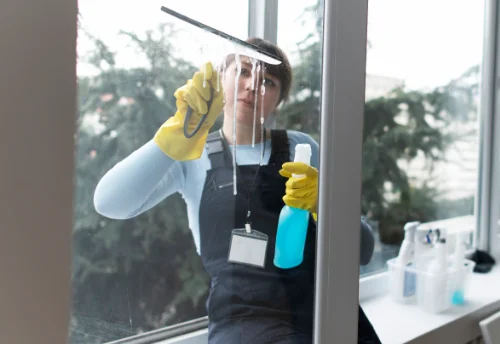 Nettoyage de vitres intérieures et extérieures à Courville